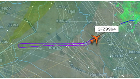 Israele prende il controllo dell'aeroporto di Beirut, aereo civile iraniano costretto a tornare indietro: l'inversione a U e il (presunto) trasferimento di armi