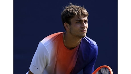 Flavio Cobolli ottiene la prima gioia a Wimbledon: Hijikata battuto in quattro set