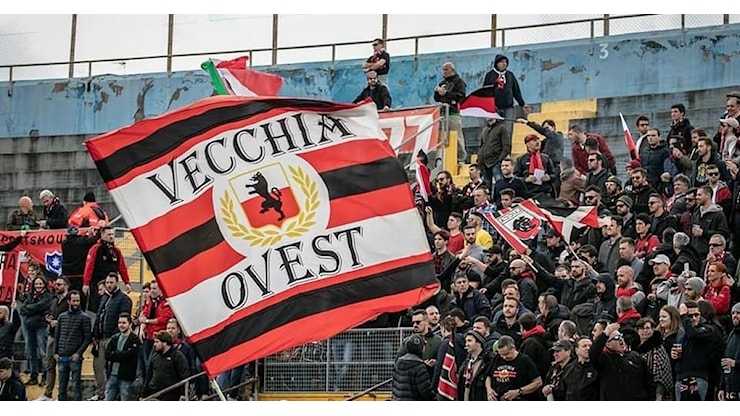 Lucchese, la vecchia storia dei bonifici “caricati” ma mai arrivati. La fine si avvicina - Padova Sport Lucchese, la vecchia storia dei bonifici “caricati” ma mai arrivati. La fine si avvicina - Padova Sport