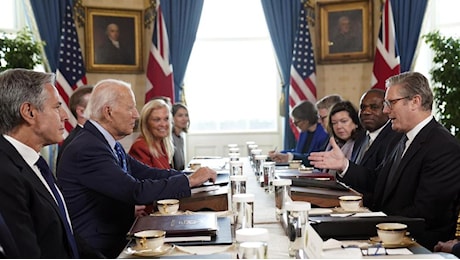 Biden e Starmer ribadiscono il sostegno all’Ucraina