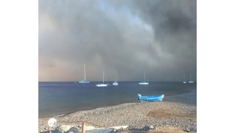 Stromboli, si teme eruzione, c'è nuvola di cenere lavica su sciara fuoco