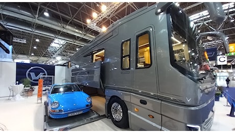 Caravan Düsseldorf, il camper più caro della fiera è della Volkner Mobil, senza la Porsche 911 d'epoca costa quasi 1,8 milioni