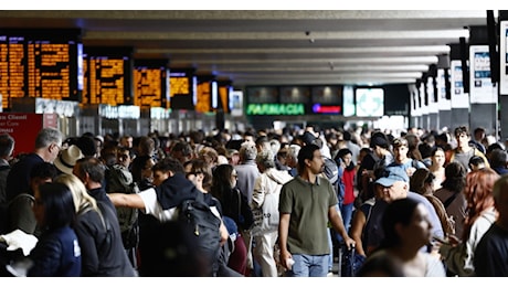 Treni, caos a Roma: cadono le prime teste, la decisione lampo di Salvini e RFI