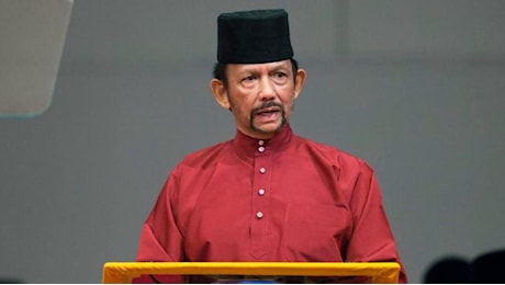 Chi è il sultano del Brunei che vuole comprare Villa Certosa: dai 12 figli (da tre mogli) alla collezione unica di 500 Rolls-Royce