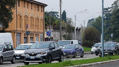 Traffico oggi a Bologna, città paralizzata