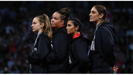 Storie di medaglie olimpiche – Le ragazze del fioretto e il valore d’un Argento vinto! Spalla a spalla…