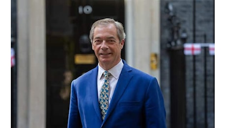 Elezioni Regno Unito, chi è Nigel Farage, il candidato di Reform UK che ha guidato la Brexit