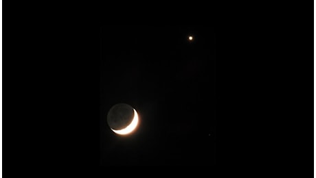 Spettacolo in cielo: Luna e Venere, il “bacio cosmico” visto dalla Toscana