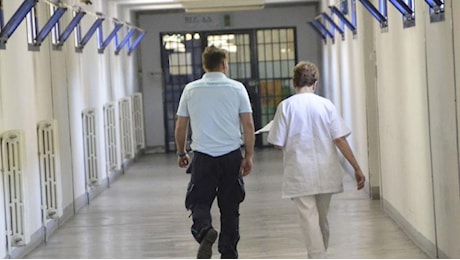 Giovane detenuto si uccide nel carcere di Prato: aveva 27 anni