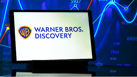 Warner Bros Discovery in crisi: licenziamenti e vendite per sanare un debito miliardario