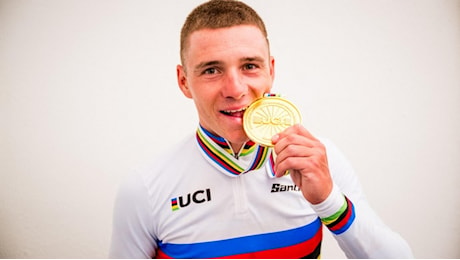 Evenepoel dopo l'oro ai Mondiali di Zurigo: È stata la cronometro più difficile della mia vita