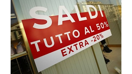 Saldi al via in tutte le Regioni, 1 famiglia su 2 indecisa su acquisti