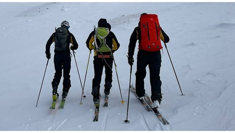 Alpinisti dispersi sul Gran Sasso, i soccorritori della finanza nella Valle dell'Inferno