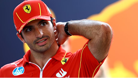 Sainz: Capisco la Ferrari, ma Hamilton non è migliore di me