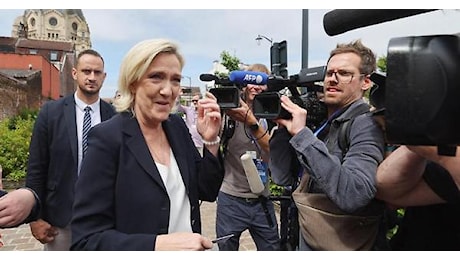 Francia, Le Pen accusa Macron: «Golpe amministrativo contro volontà elettori»