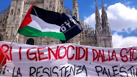 Applauso ai fratelli di Amsterdam: corteo pro Palestina inneggia all'aggressione dei tifosi israeliani