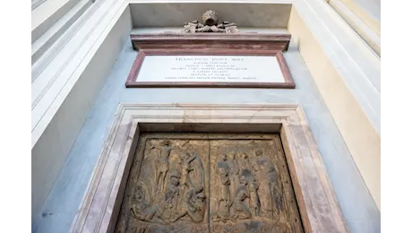 Giubileo, aperta la porta santa a San Paolo fuori le mura