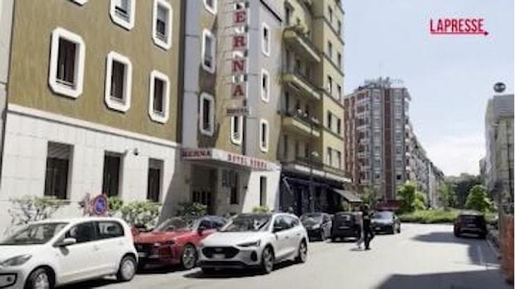 Milano, detenuto in permesso lavoro in un albergo accoltella collega: le immagini dall'hotel Berna - Il Sole 24 ORE Milano, detenuto in permesso lavoro in un albergo accoltella collega: le immagini dall'hotel Berna - Il Sole 24 ORE