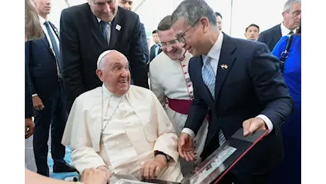 Papa Francesco è in volo verso Roma