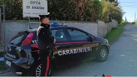 Picchia brutalmente moglie e figlia, poi si scopre che è anche un ladro: 38enne finisce in carcere