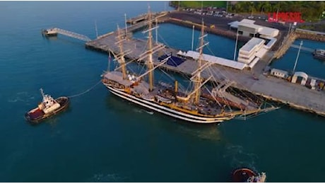 L'Amerigo Vespucci in Australia, in centinaia in fila per ammirare il veliero italiano