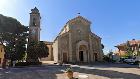 Senigallia, nella chiesa di Montignano i funerali del 15enne che si è tolto la vita