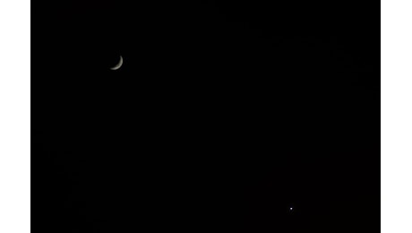 In cielo scatta il bacio tra Venere e la Luna