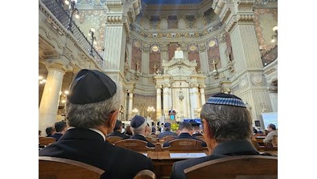 Israele 7 ottobre, commemorazione alla Sinagoga di Roma. Meloni: Reticenza tradisce antisemitismo