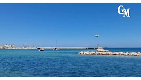 La bandiera italiana sui cieli di Bari: le Frecce Tricolori inaugurano la festa di San Nicola