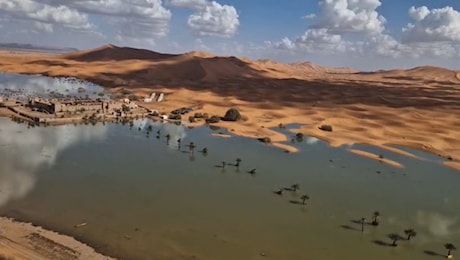 Il Sahara allagato dalle piogge torrenziali: le immagini stranianti del villaggio di Merzouga