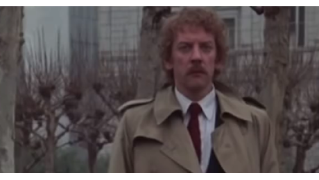 Addio a Donald Sutherland, l'iconica scena del premio Oscar nel film Terrore dallo spazio profondo - VIDEO