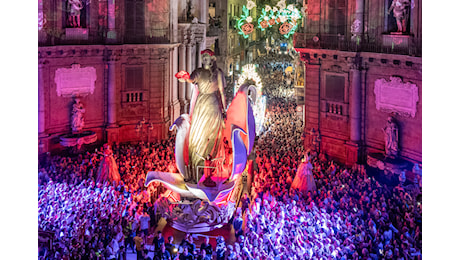 Festino: un’intera città per strada, ma lo spettacolo ‘divide’ Palermo