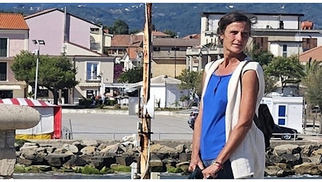 Silvia Nowak, trovata morta la 53enne scomparsa a Castellabate: «Il corpo pieno di bruciature». Il marito in caserma