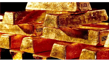 L'oro a nuovi record, supera quota 2.700 dollari