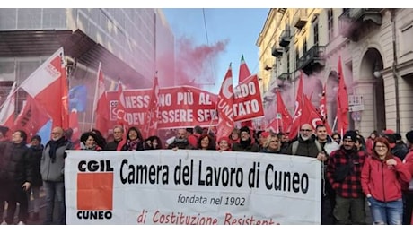 Mille lavoratori cuneesi in corteo a Torino per lo sciopero, altissima adesione nelle aziende - La Guida