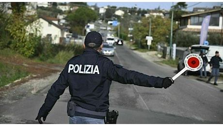 Ragazzo di 15 anni accoltellato a Castel Volturno per una sigaretta: fermati 4 minorenni per tentato omicidio