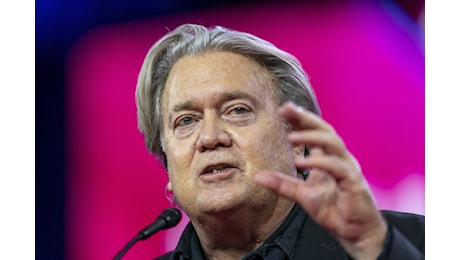 L'ex stratega di Trump Steve Bannon avverte: I soldi per Kiev sono finiti. Anche Meloni cambi idea