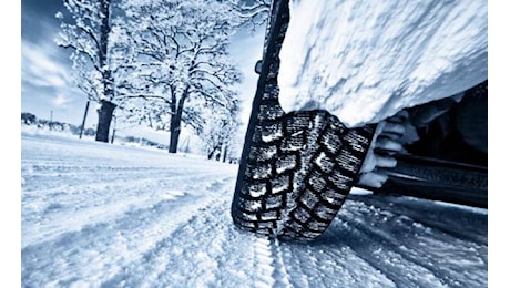 Cambio gomme, è ora di montare le invernali: quando e come farlo per evitare sanzioni