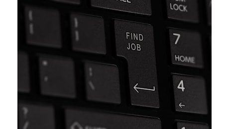 Lavoro: aumento delle assunzioni ad aprile, turismo e servizi spingono la domanda.