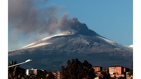 Etna, cenere vulcanica su aeroporto Catania: sospesi tutti i voli