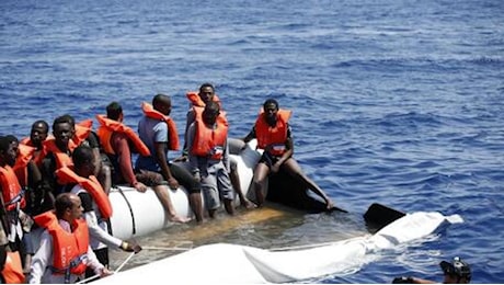 Naufragio in Tunisia: 27 morti e 83 migranti tratti in salvo. Erano diretti in Italia