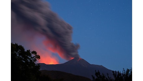 Etna, nuova eruzione: nube cenere alta 5 km
