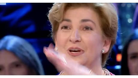 Affari Tuoi, il gesto di Antonietta apre un caso in Rai: Si è visto qualcosa?