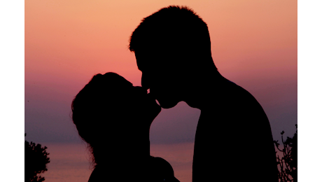 Il 6 luglio si celebra la Giornata del Bacio: tutti i benefici oltre il romanticismo