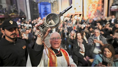 San Gennaro, nel Duomo di Napoli si attende il miracolo di dicembre: il sangue non è ancora sciolto