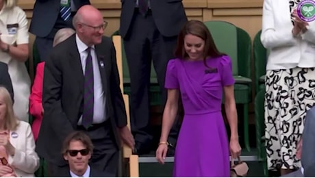 VIDEO Wimbledon, oggi la finale Alcaraz-Djokovic: ovazione per Kate Middleton all'arrivo sul Centrale