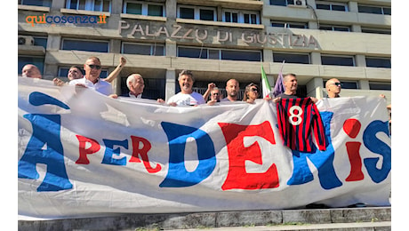 Bergamini: è il giorno della sentenza. Sit-in dei tifosi rossoblu al Palazzo di Giustizia – FOTO