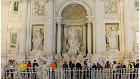 Inaugurata la passerella per visitare la Fontana di Trevi