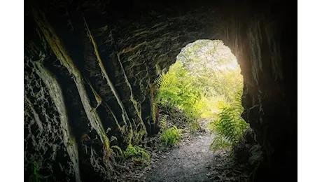 Speleologa infortunata e intrappolata in una grotta nella Bergamasca, soccorsi complessi