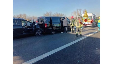 Doppio schianto nel tratto aretino dell'A1: 10 auto coinvolte e 29 feriti